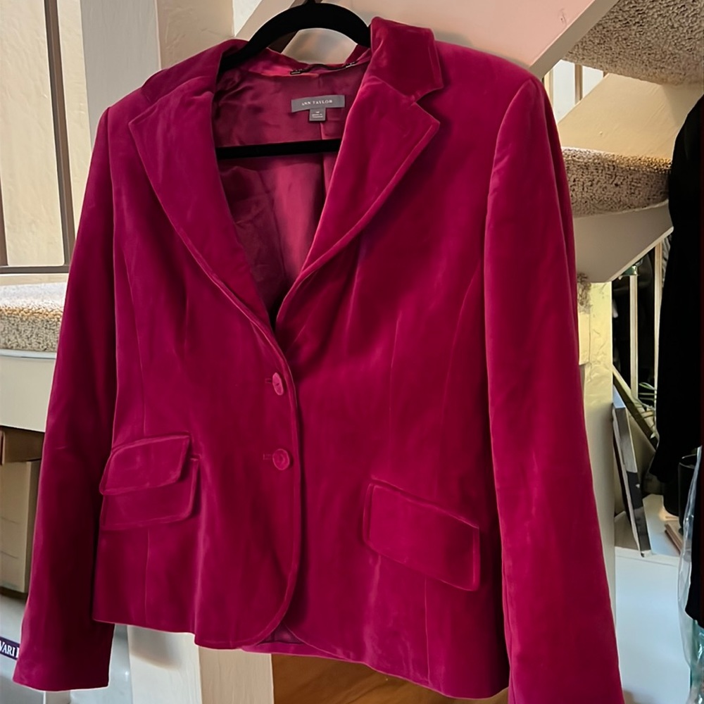Ann Taylor Berry colored velvet size 10 blazer